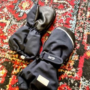 Kids sz 4 Black and Gray MCTi waterproof Mittens